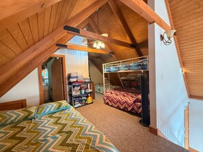 3 bedrooms, desk, travel cot, free WiFi