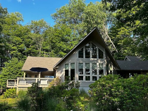 Country Roads: Relax by the Fire Pit & Enjoy Lake Views at Alpine Lake