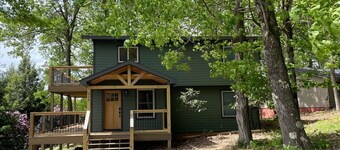 The Refuge-lake views at Alpine Lake