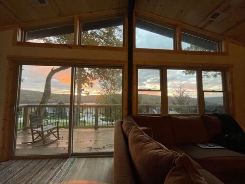 The Refuge | Family friendly retreat w lake views