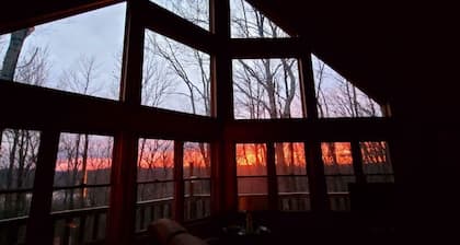 The Fox Den: Perfect Retreat with Double Master Suites, Hot Tub & A/C