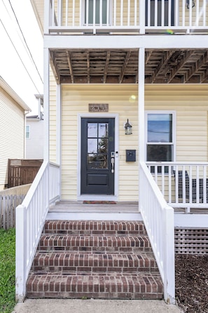 Exterior detail - Urban Escape - Downtown Raleigh! (Raleigh)