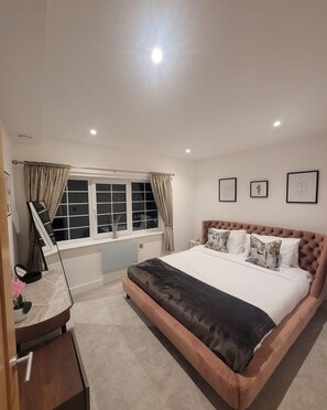 1 soverom, strykejern/-brett, wi-fi (inkludert) og sengetøy