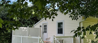 The Chapman House - Two Bedroom Cottage, Sleeps 6