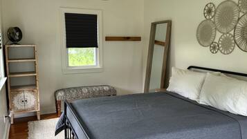 2 makuuhuonetta, silitysrauta/-lauta, ilmainen Wi-Fi, vuodevaatteet