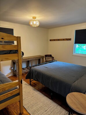 2 bedrooms, iron/ironing board, free WiFi