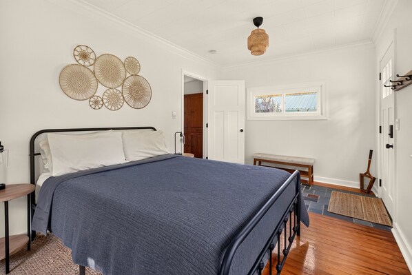 2 bedrooms, iron/ironing board, free WiFi