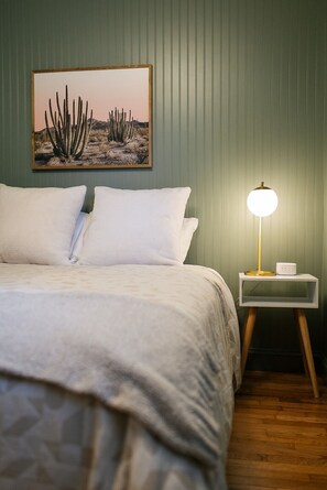 2 bedrooms, iron/ironing board, WiFi, bed sheets - The 'Big House' at The Mane & Co. (Chambersburg)
