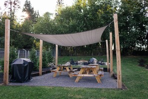 Outdoor dining - The Mane & Co - No. 3 (Chambersburg)