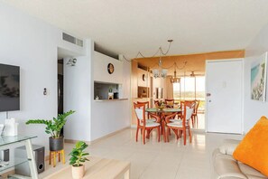 Smart TV, DVD player, stereo