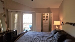 2 bedrooms, in-room safe, desk, iron/ironing board