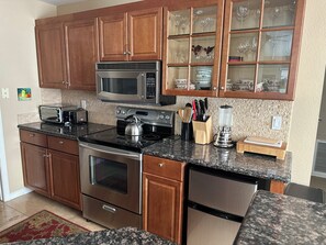 Fridge, microwave, oven, stovetop - Arcadia, Biltmore, Paradise Valley (Phoenix)