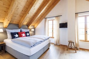 3 quartos, ferros/tábuas de passar roupa, Wi-Fi de cortesia