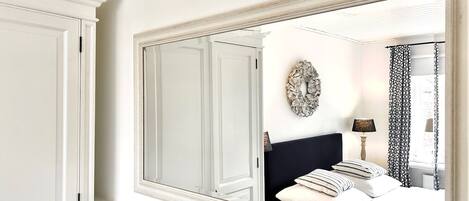 1 bedroom, desk, travel crib, free WiFi