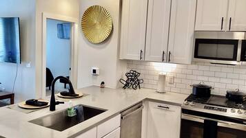 Fridge, microwave, stovetop, dishwasher