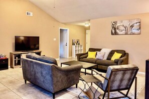 TV connectée, cheminée, espaces bureaux