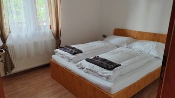 Standard Room, Garden View | Blackout drapes, iron/ironing board, free WiFi