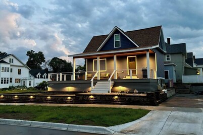 Family Retreat with Lake Views at Ludington Park