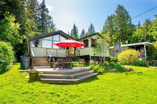 3BR Weaver's Cottage on Peaceful Guemes Island