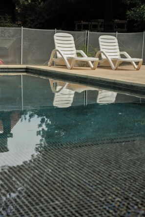 Hồ bơi ngoài trời