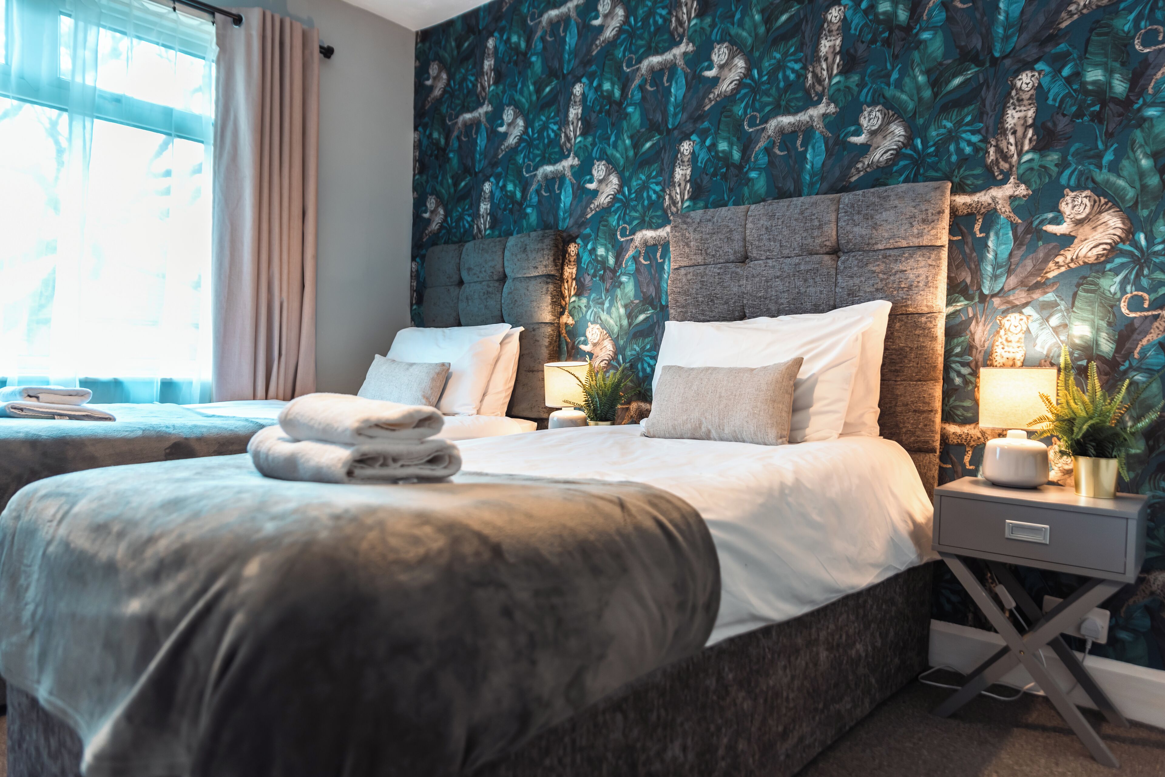 4 室のベッドルーム、デスク、アイロン / アイロン台、WiFi