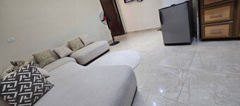 Hayat pyramids house 75S