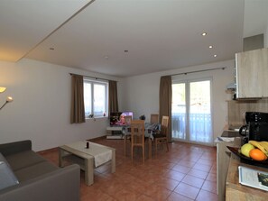Apartment | Dining - Apartment in Zugspitz Arena Near Highline 179 (Bichlbach)