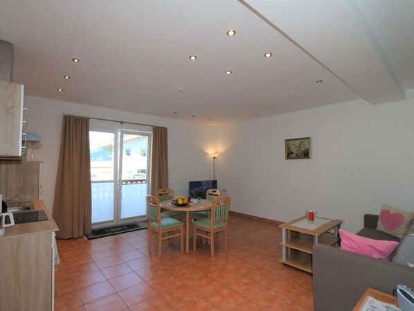 Apartment | Dining - Apartment in Zugspitz Arena Near Highline 179 (Bichlbach)