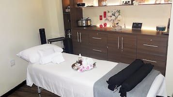 Soins corporels, soins d'aromathérapie, massages aux pierres chaudes