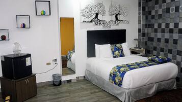 Comfort Room | Blackout drapes, soundproofing, free WiFi