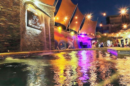 Outdoor pool, free cabanas, pool umbrellas. Hotel Restaurante Alto Mar C.A.