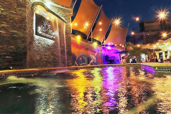 Outdoor pool, free cabanas, pool umbrellas