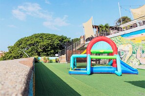 Outdoor pool, free cabanas, pool umbrellas