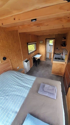 1 bedroom, WiFi, bed sheets