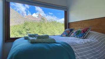 1 bedroom, bed sheets
