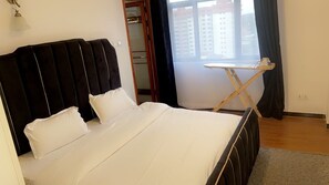 4 bedrooms, iron/ironing board, WiFi, bed sheets