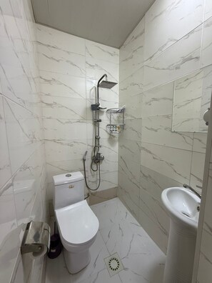 Standard Single Room, 1 Large Twin Bed, Air conditioning, City View | Bathroom | Shower, hair dryer, slippers, towels - Delfin Hotel & Restorant & Spa (Ganja)