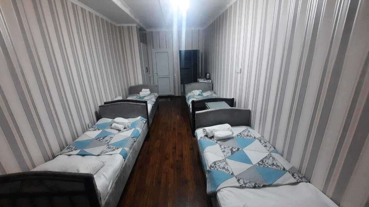 Neljän hengen standard-huone, parveke | Äänieristys, ilmainen Wi-Fi