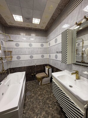 Family Studio Suite, Balcony, City View | Bathroom - Delfin Hotel & Restorant & Spa (Ganja)