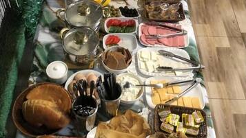 Desayuno a la carta todos los días (con cargo)