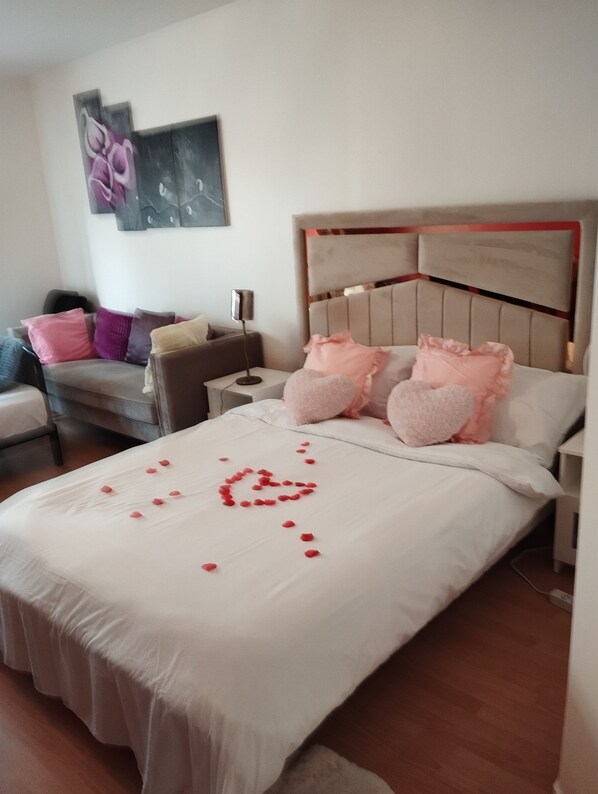 1 bedroom, iron/ironing board, WiFi, bed sheets