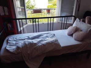 1 bedroom, bed sheets - Haven of Peace (L'Haÿ-les-Roses)