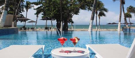 2 outdoor pools