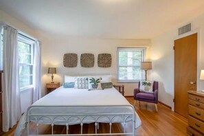 4 habitaciones, tabla de planchar con plancha, internet y ropa de cama 