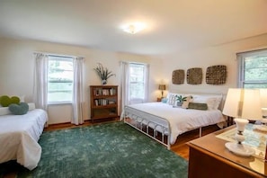 4 habitaciones, tabla de planchar con plancha, internet y ropa de cama 