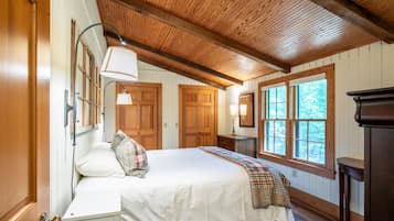 2 slaapkamers, een strijkplank/strijkijzer, internet, beddengoed