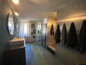 Ferienhaus | Badezimmer | Dusche, Haartrockner, Handtücher