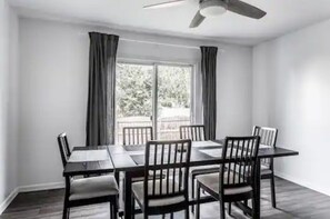 Dining - Easy Living @ Noblesville Near Ruoff Center & Grand Park (Noblesville)