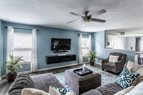 Smart TV, ping pong - Easy Living @ Noblesville Near Ruoff Center & Grand Park (Noblesville)