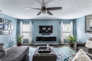 Smart TV, ping pong - Easy Living @ Noblesville Near Ruoff Center & Grand Park (Noblesville)